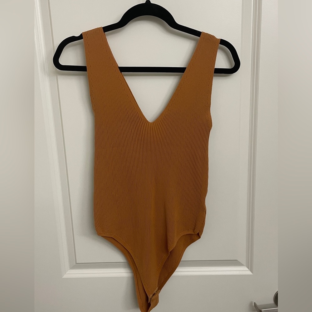 V-neck ribbed bodysuit L